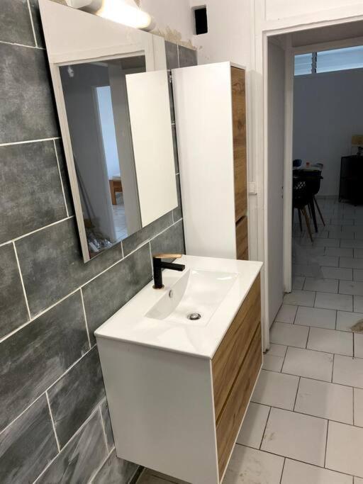 Appartement Moderne, 2 Chambres, Proche Aeroport • Chu • Port ليه أبيم المظهر الخارجي الصورة